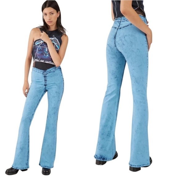 BDG Ruched Dipped V Front Flare Jeans Stretch Hippie Festival Women's Size 30 - Picture 5 of 12